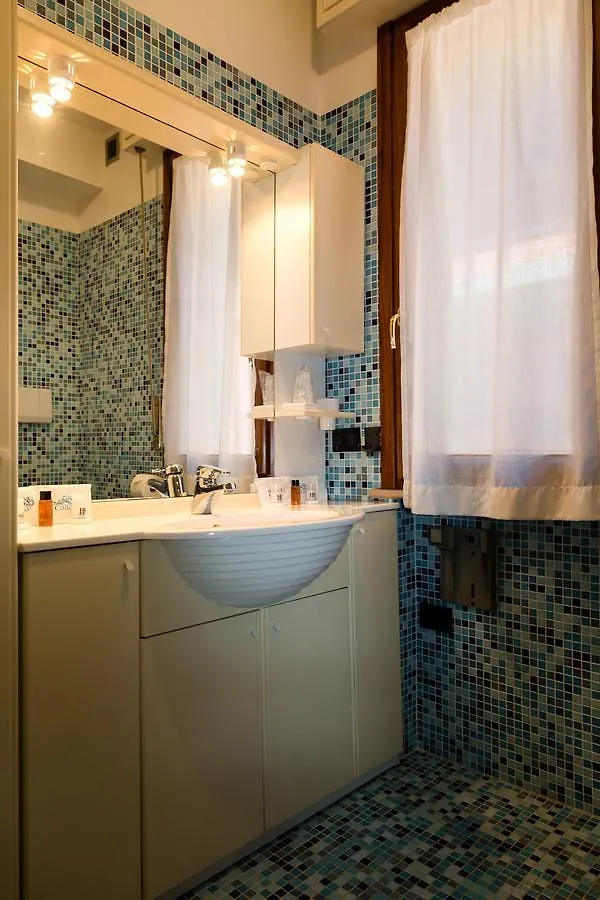 Sirmio Apartments - Primavera Stay Sirmione 0*,